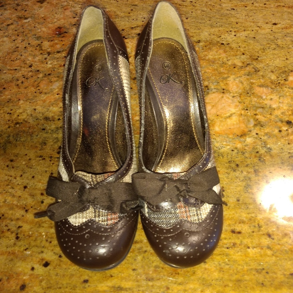 Ok Plaid and leather shoes